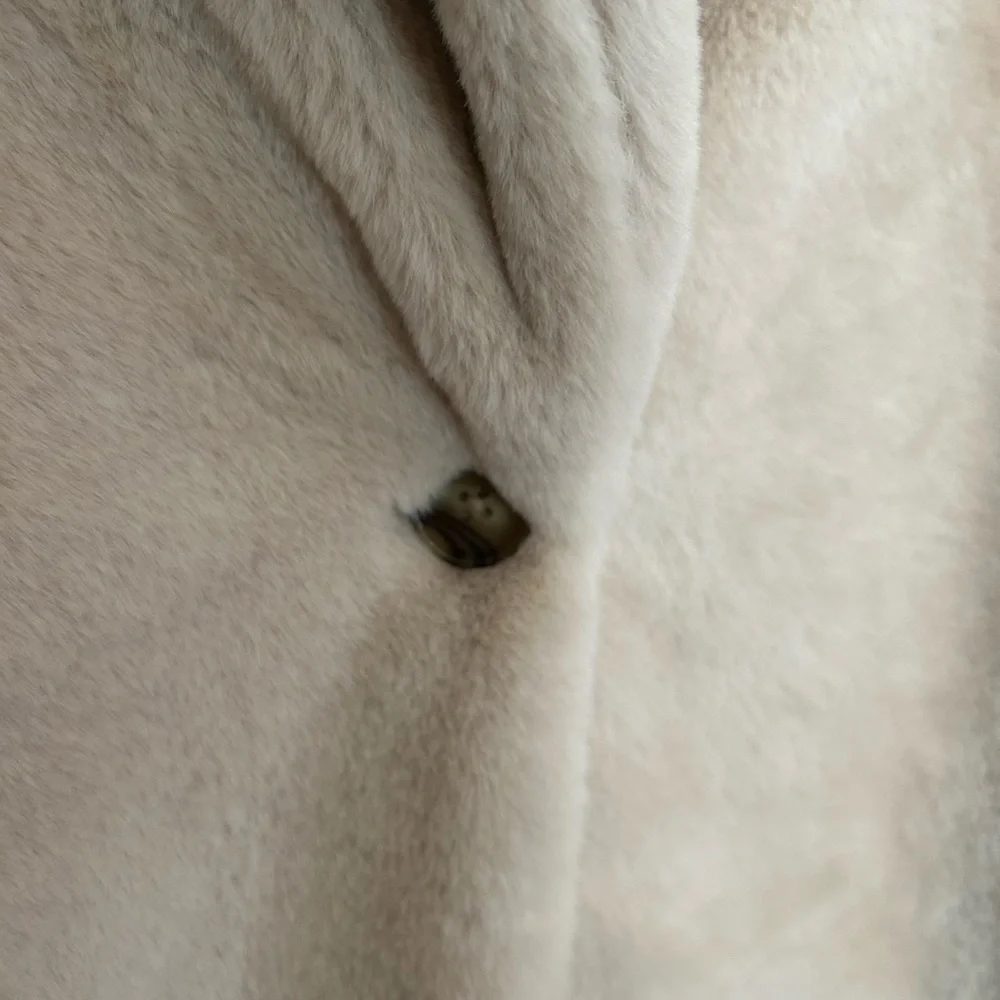 NWT Banana Republic Cream Teddy Jacket in Size Medium - Picture 3 of 8